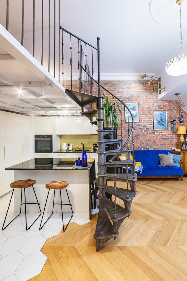 Retro Old Town Apartment